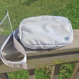 Lululemon Everywhere Belt Bag 1L - Silver Drop Camo White Opal